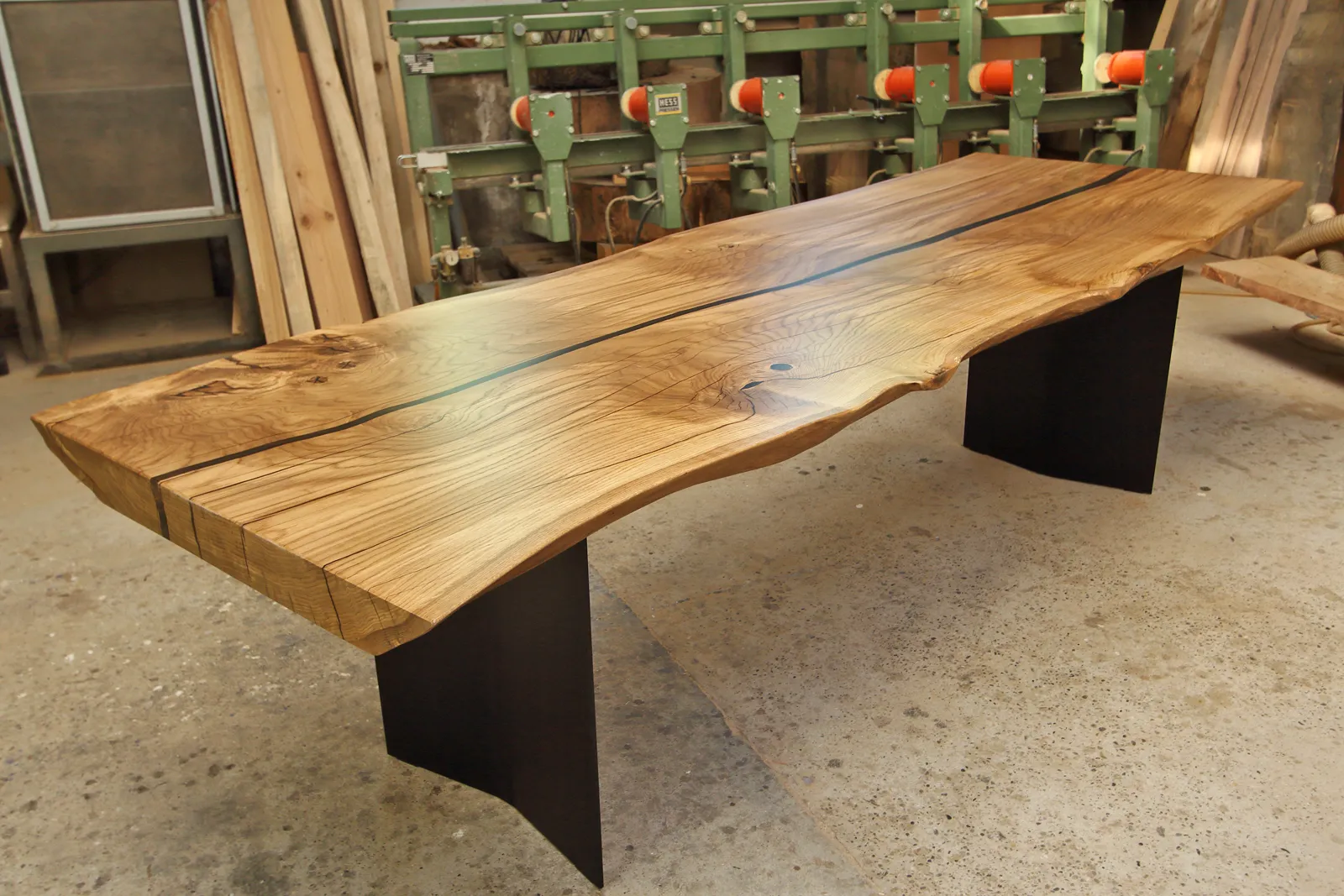 matalia-esstisch-eiche-monolith_mit_epoxidharz-1