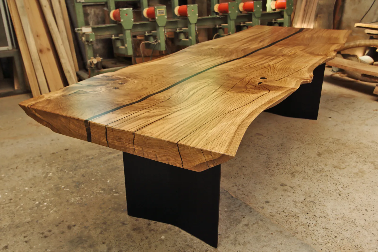 matalia-esstisch-eiche-monolith_mit_epoxidharz-3