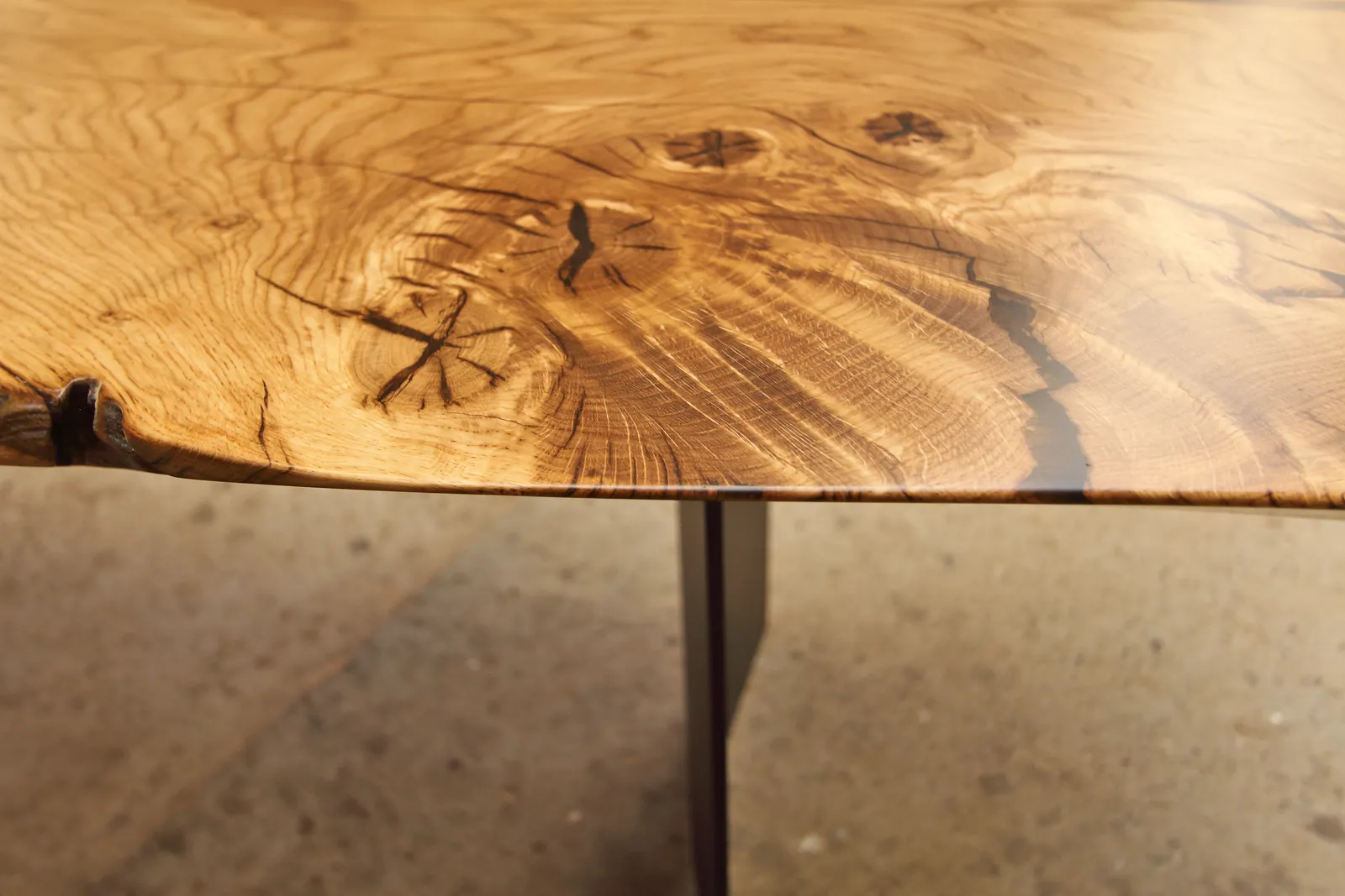 matalia-esstisch-eiche-monolith_mit_epoxidharz-5