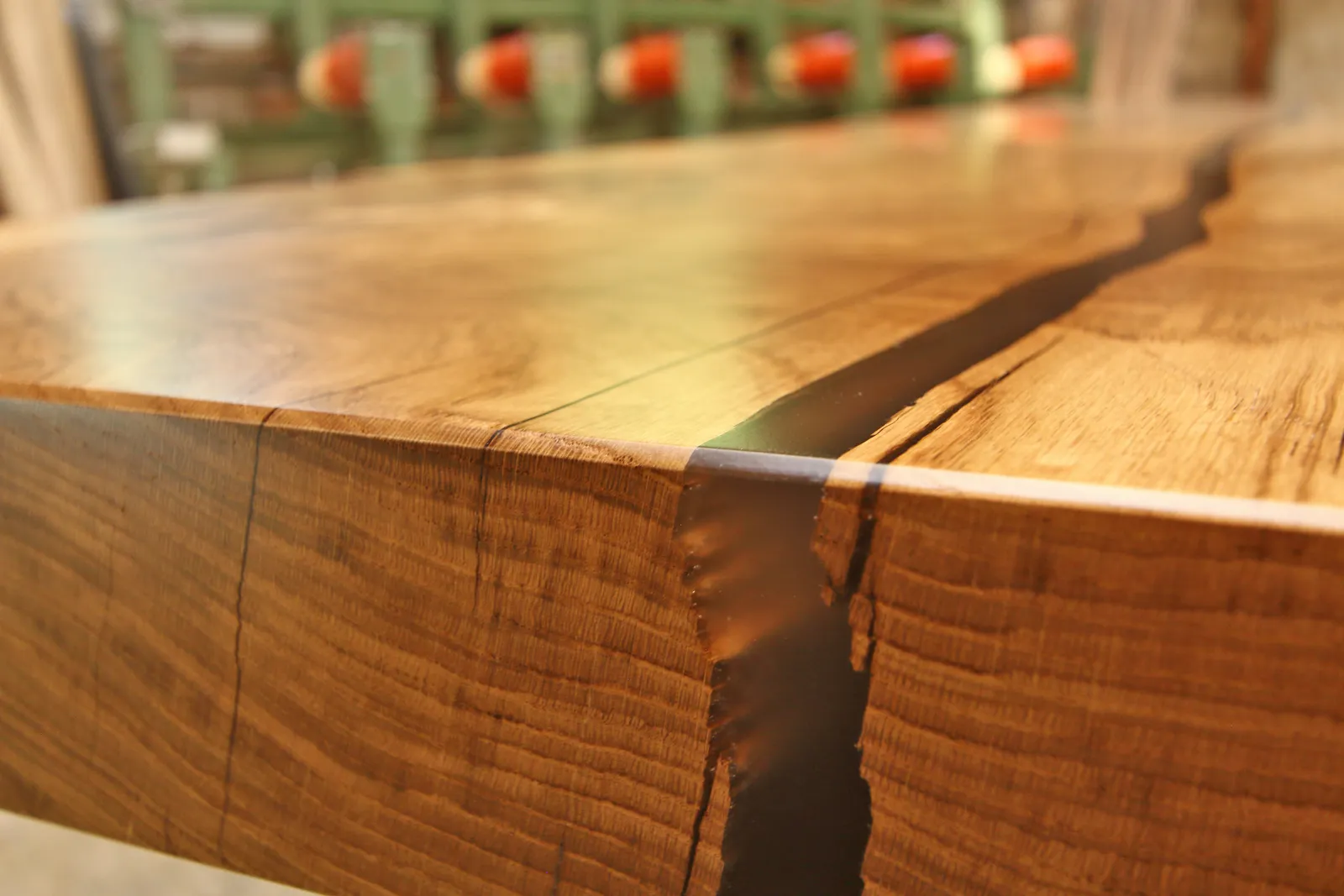 matalia-esstisch-eiche-monolith_mit_epoxidharz-6