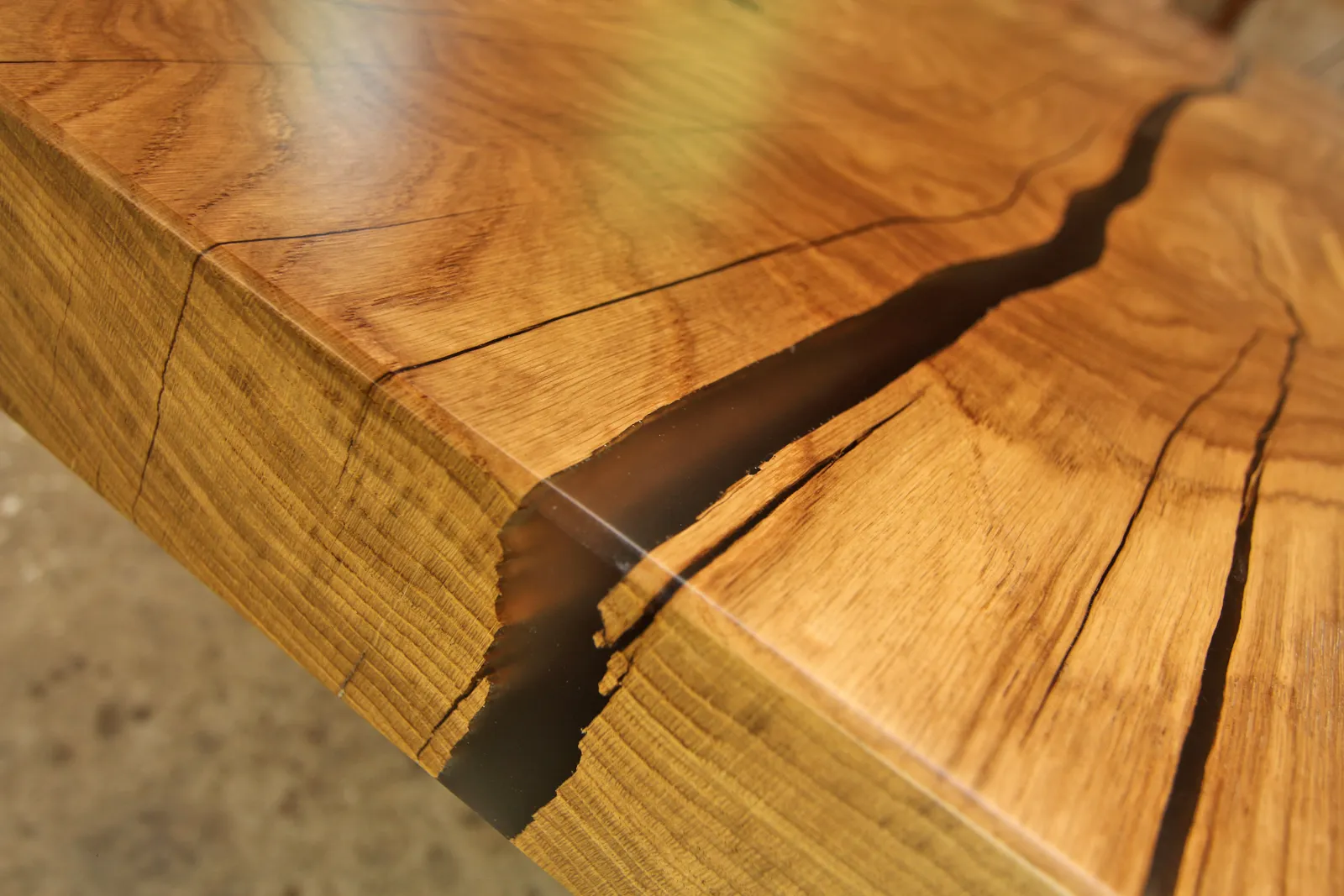 matalia-esstisch-eiche-monolith_mit_epoxidharz-7